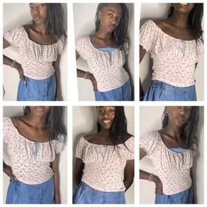 FOREVER 21 WHITE WOMANS SHORT SLEEVE TOP WITH FLOWER 🌺 🌸 PRINT.